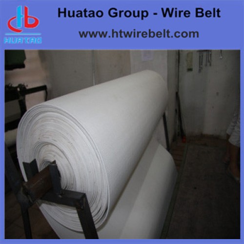 Corrugating paperboard traction belt